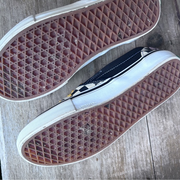 W's Sz 9- Men's 7.5 -Van’s Sneaker Off Wall Sunshine Books Skateboarding Slip On - Picture 7 of 9